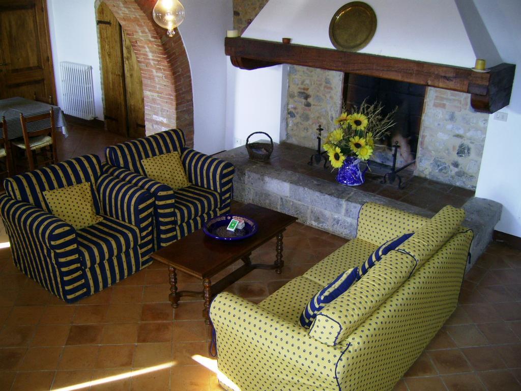 Agriturismo Fattoria Di Corsano 科尔萨诺 客房 照片